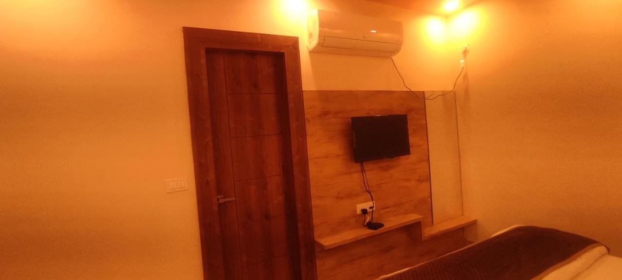 Devi Residency - Near Prem Mandir Bankey Bihari Vrindāvan Exteriör bild